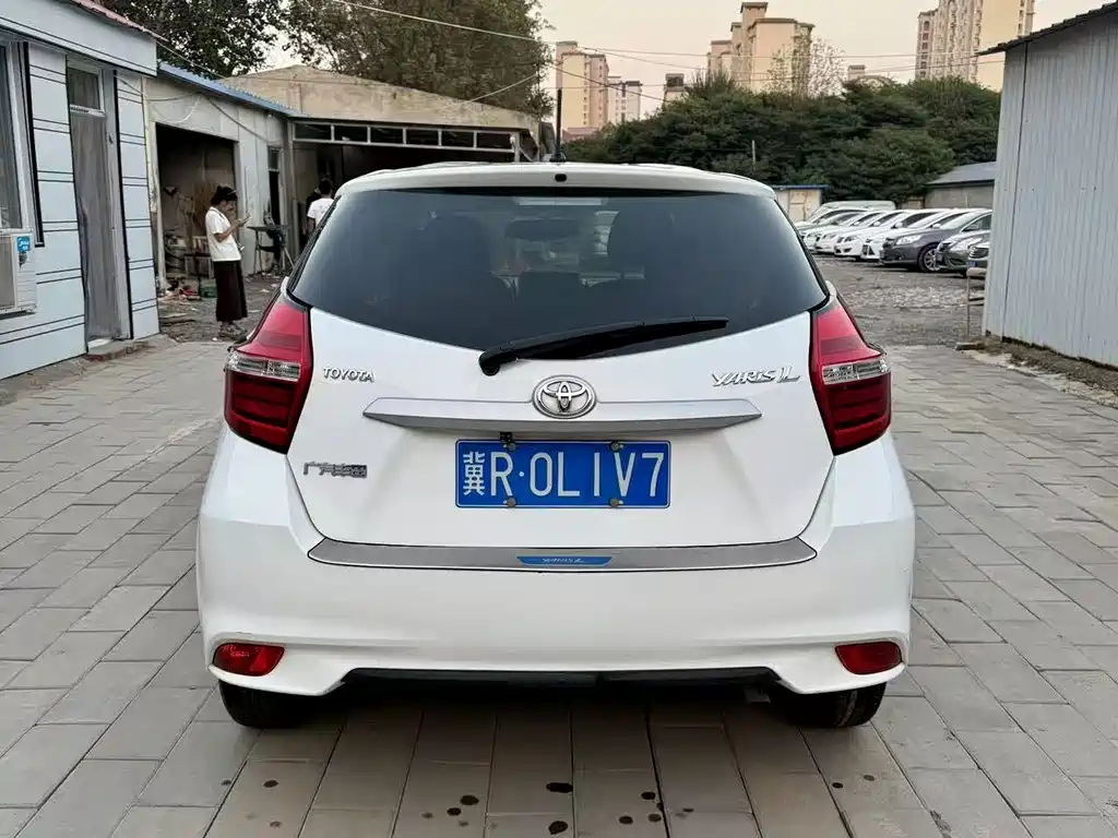 Toyota Yaris L — фото 8