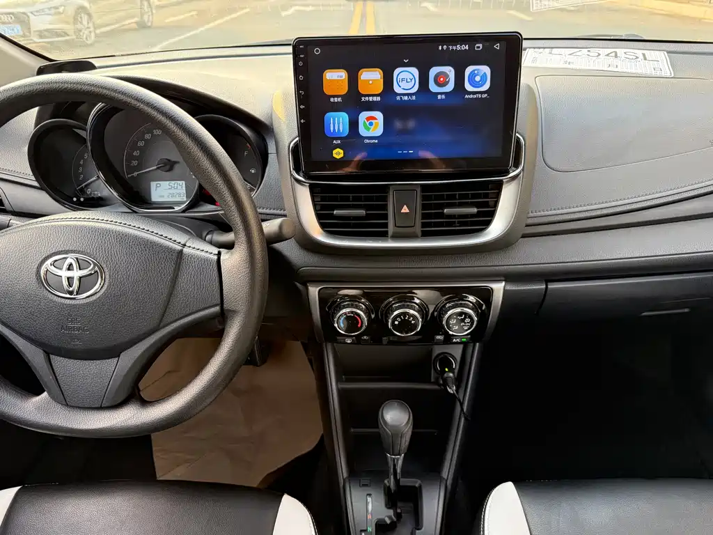 Toyota Yaris L — фото 13