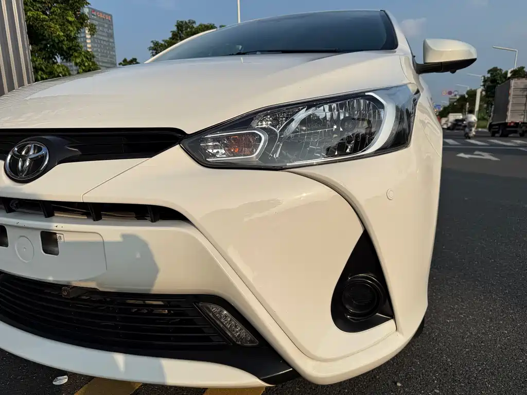 Toyota Yaris L — фото 14