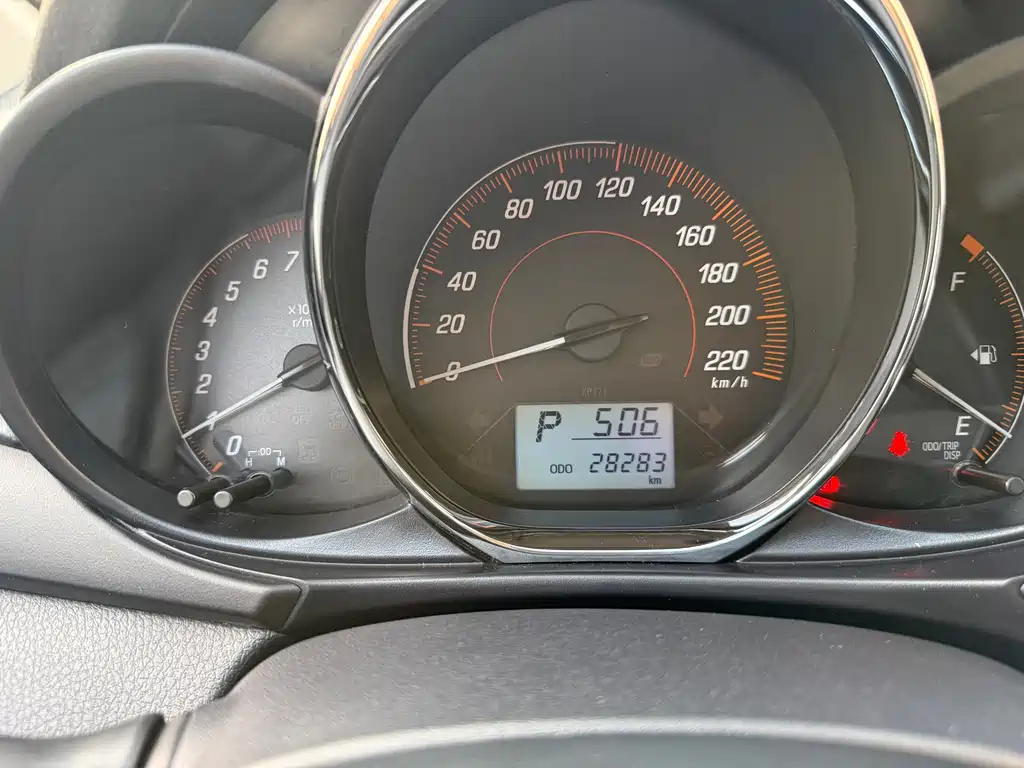Toyota Yaris L — фото 16