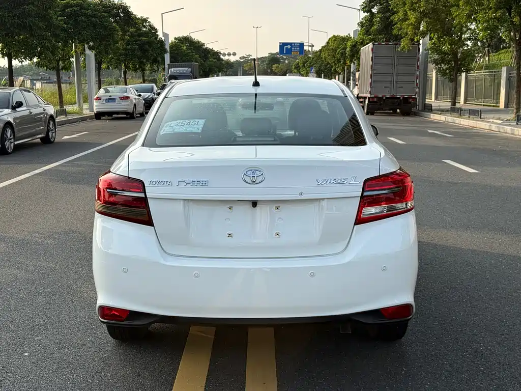 Toyota Yaris L — фото 6