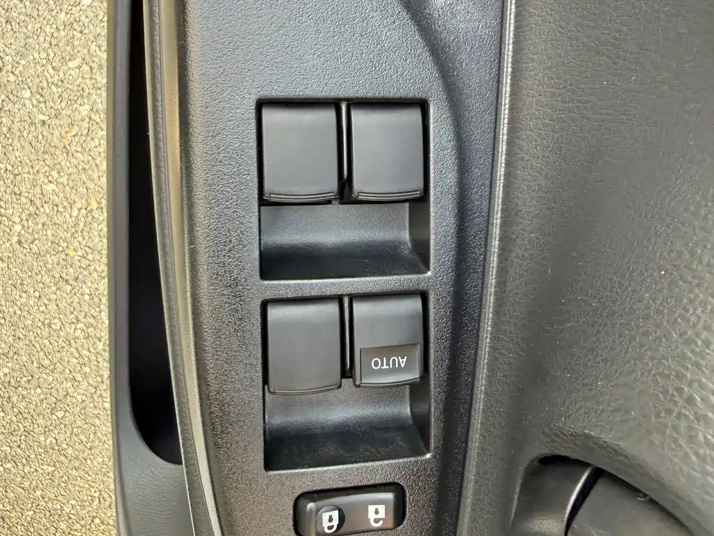 Toyota Yaris L — фото 9