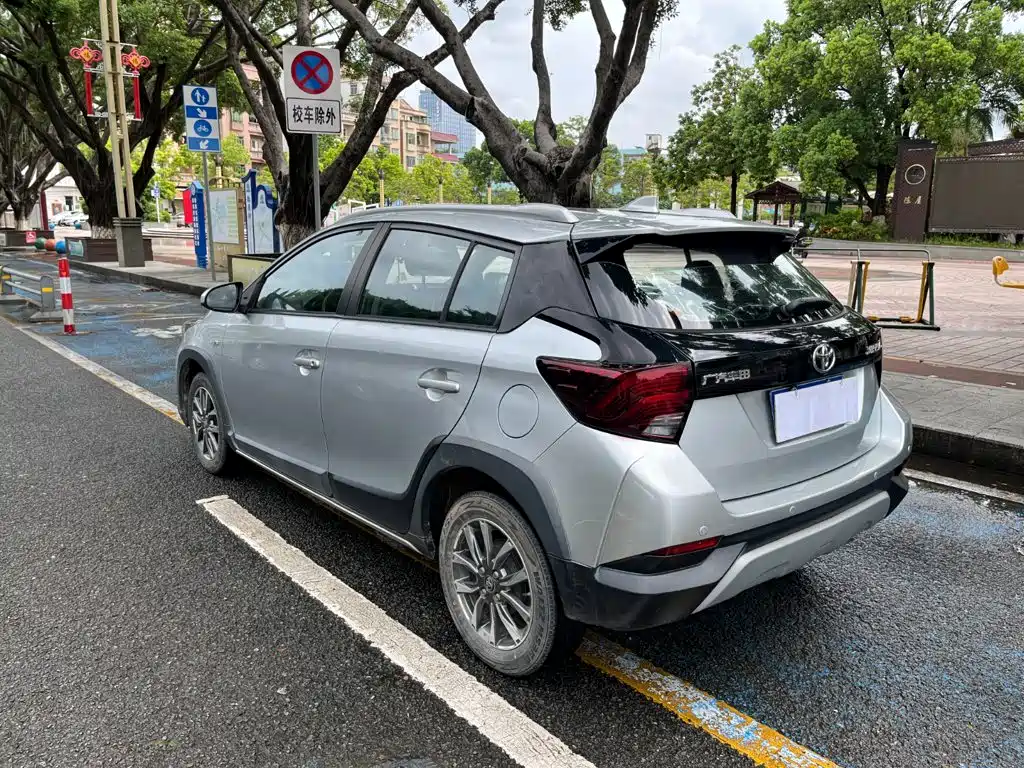 Toyota Yaris L — фото 8