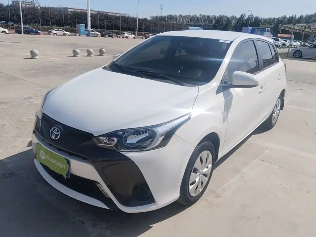 Toyota Yaris L — фото 2