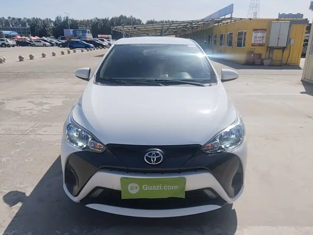 Toyota Yaris L — фото 3