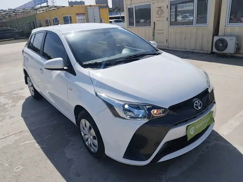 Toyota Yaris L — фото 4