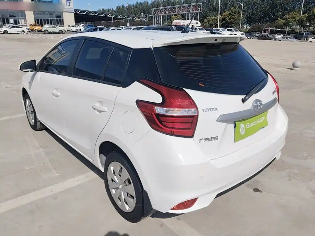 Toyota Yaris L — фото 5