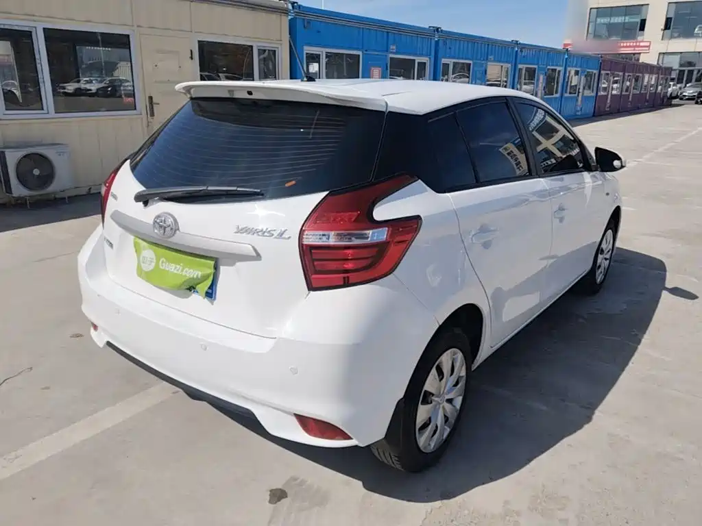 Toyota Yaris L — фото 7
