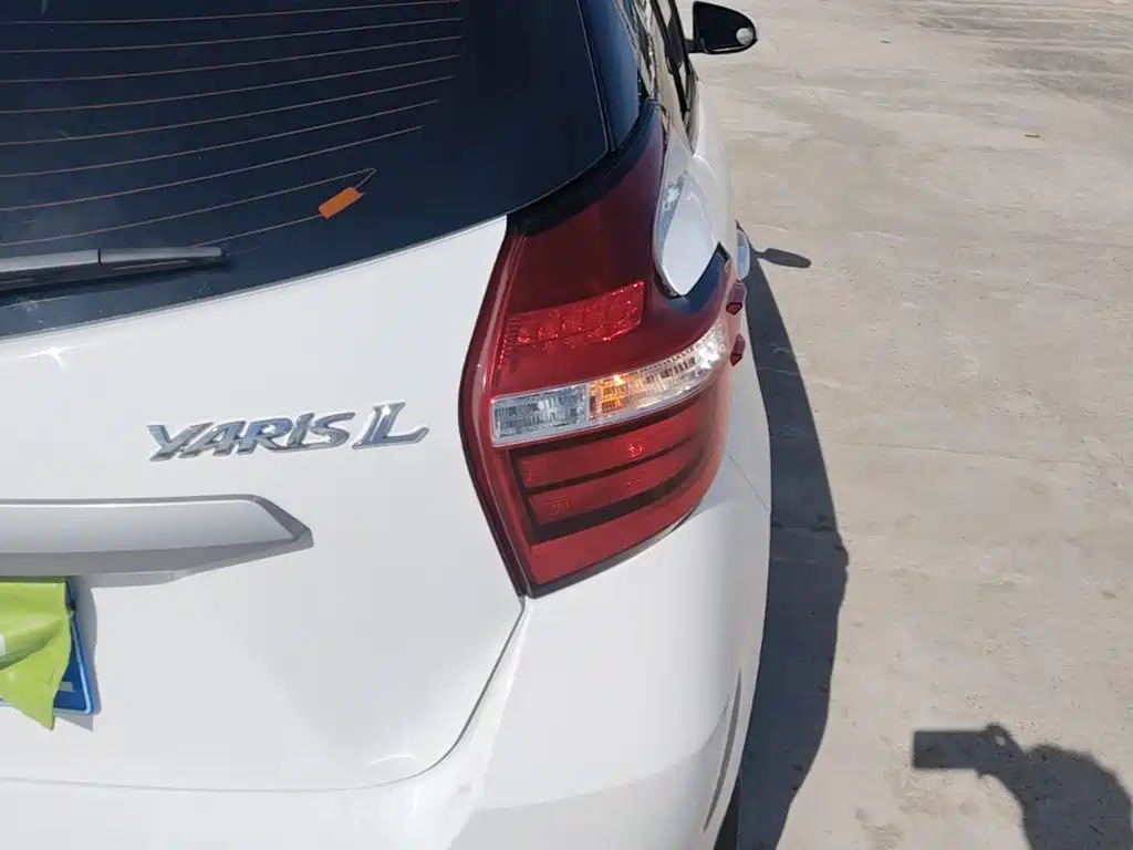 Toyota Yaris L — фото 8