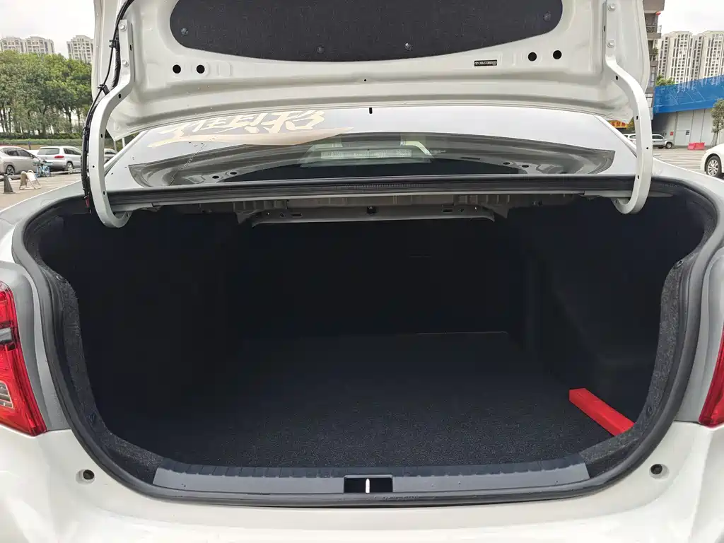 Toyota Yaris L — фото 17