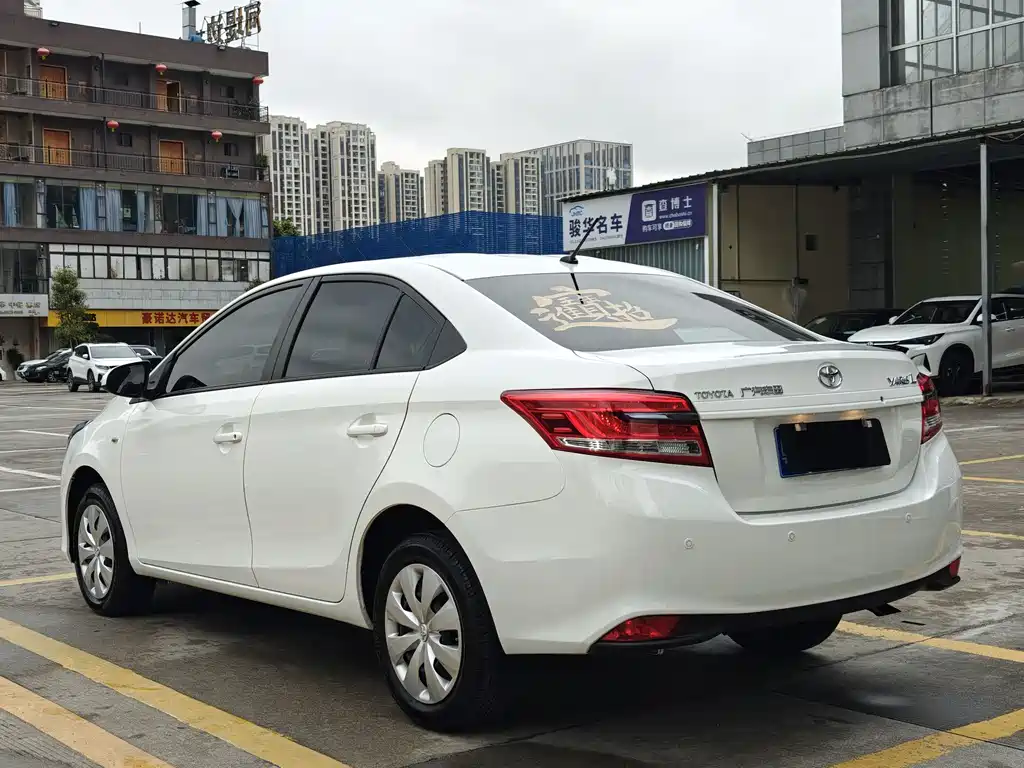 Toyota Yaris L — фото 6