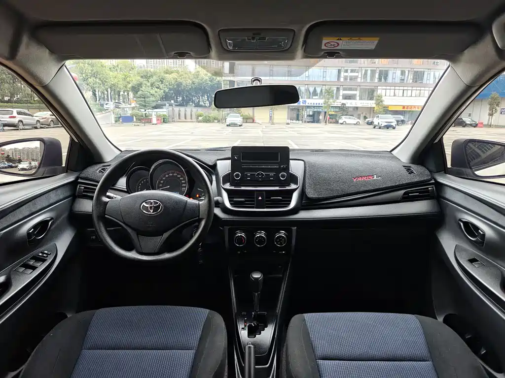 Toyota Yaris L — фото 9