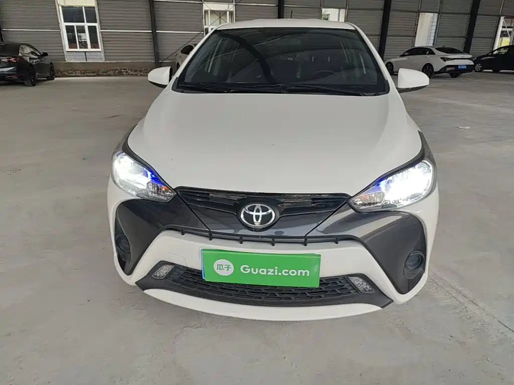 Toyota Yaris L — фото 3