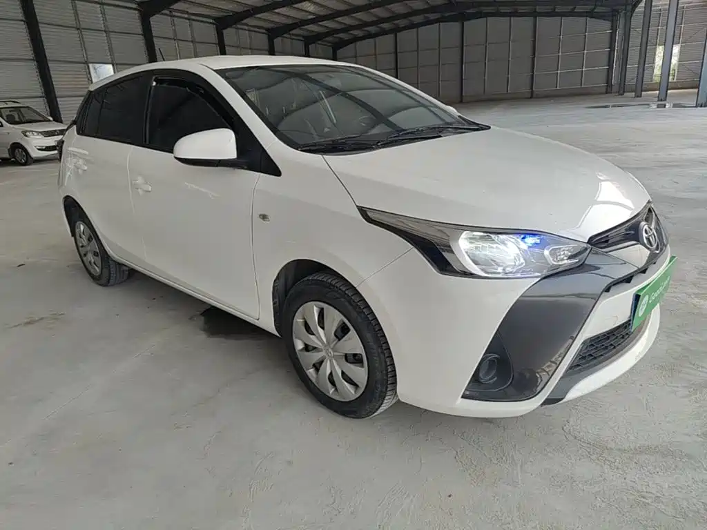 Toyota Yaris L — фото 4