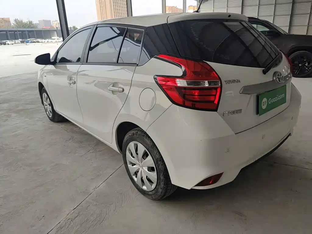 Toyota Yaris L — фото 5