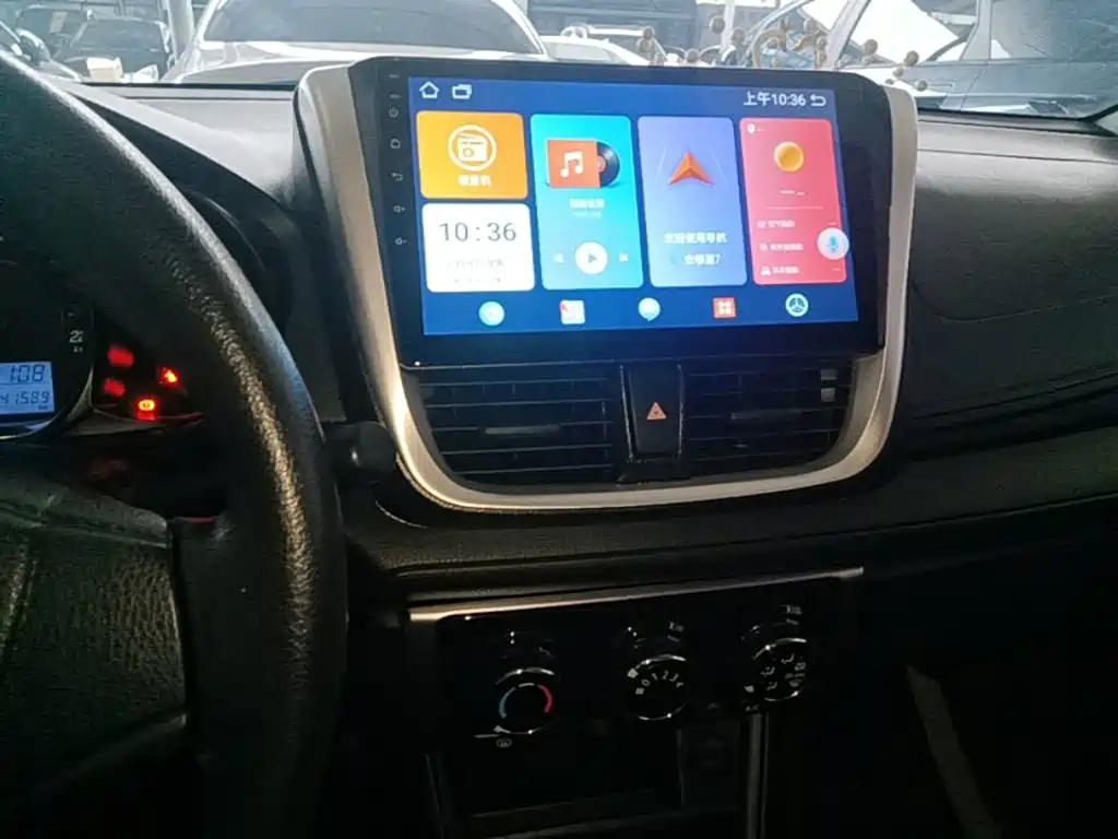 Toyota Yaris L — фото 13