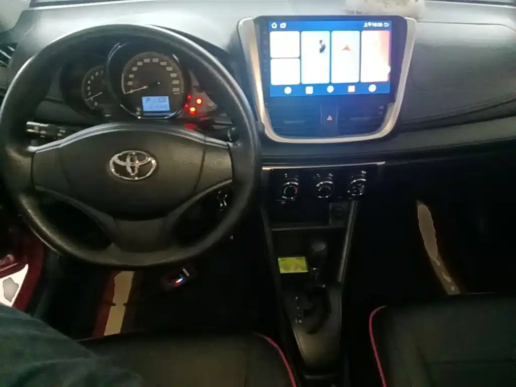 Toyota Yaris L — фото 10