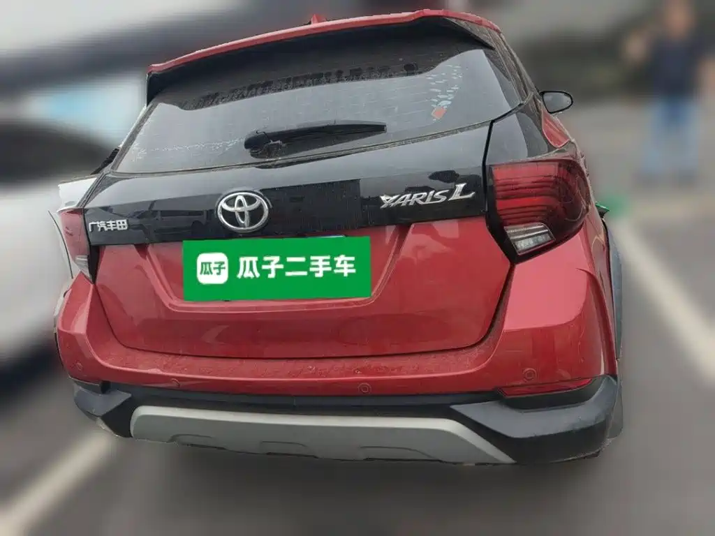 Toyota Yaris L — фото 3