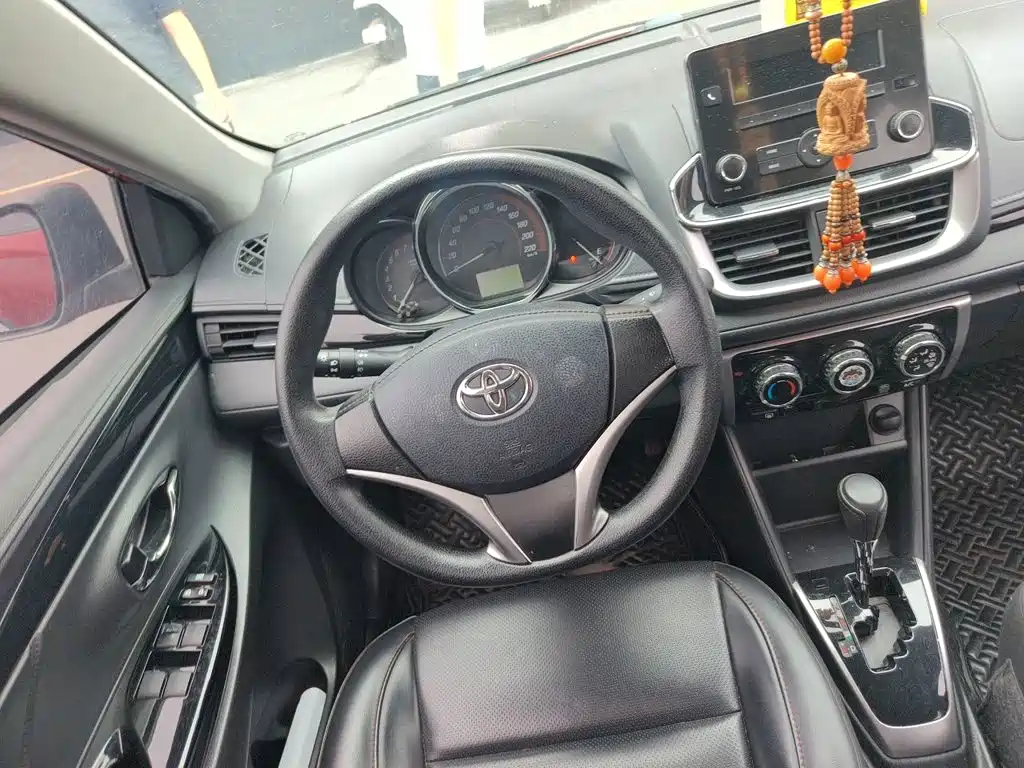 Toyota Yaris L — фото 6