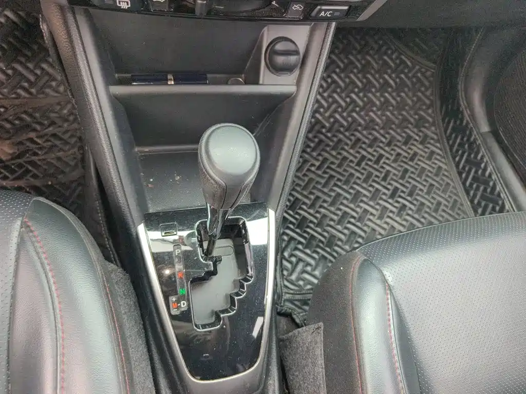 Toyota Yaris L — фото 10