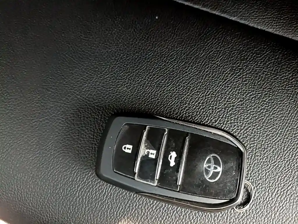 Toyota Yaris L — фото 9