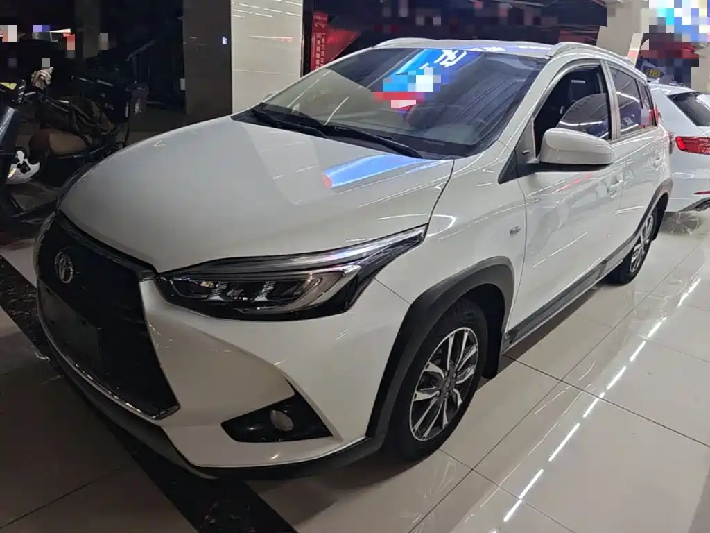 Toyota Yaris L — фото 2