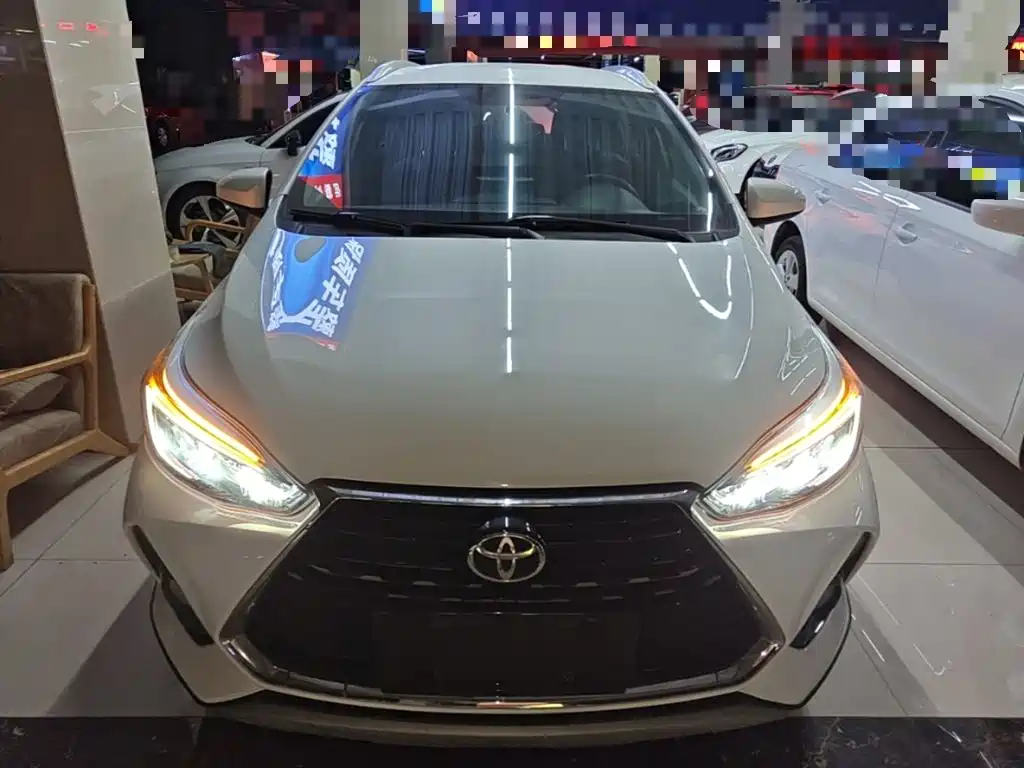Toyota Yaris L — фото 3