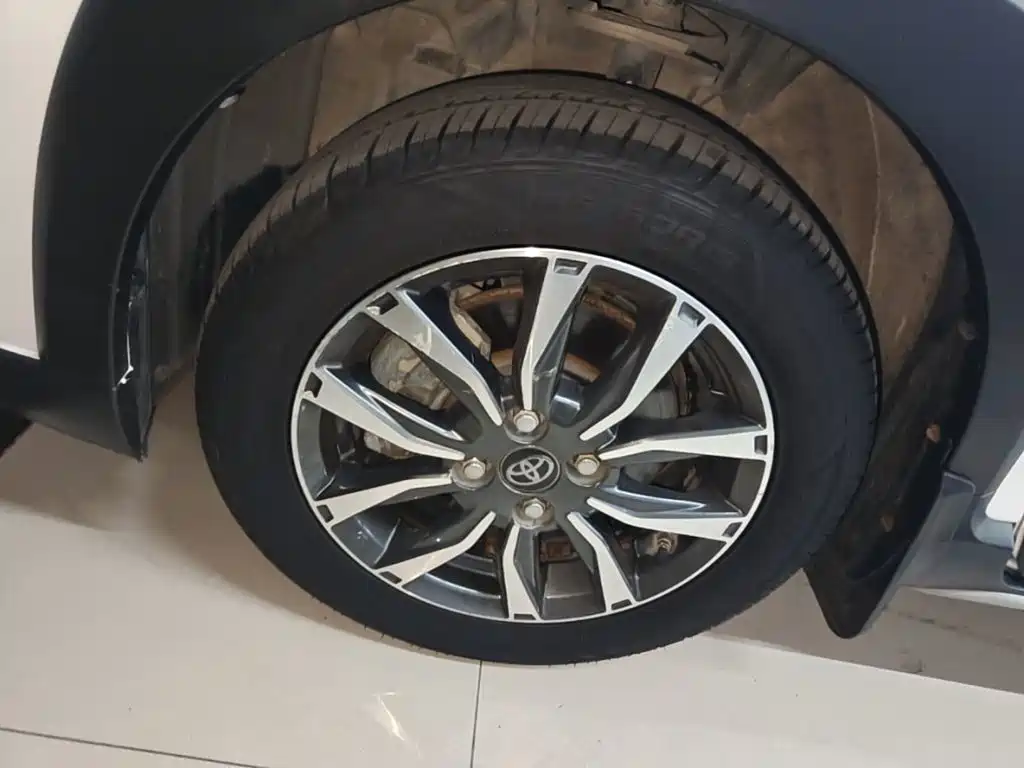 Toyota Yaris L — фото 23