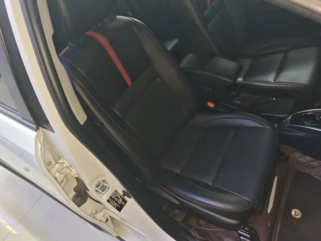 Toyota Yaris L — фото 25