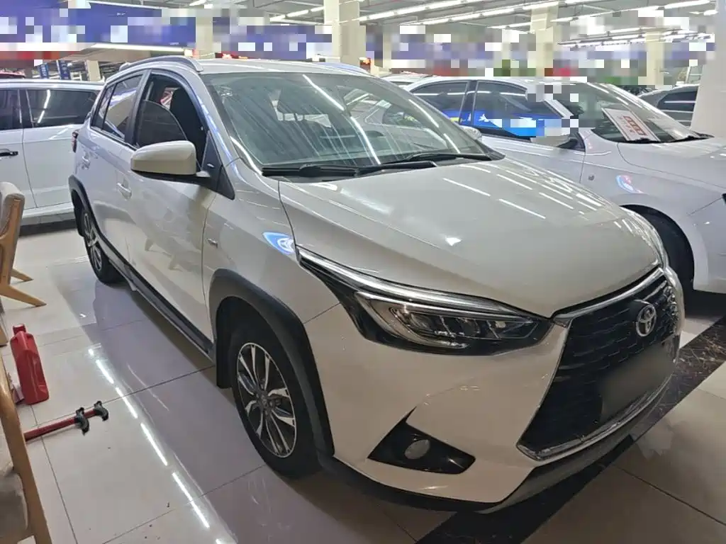 Toyota Yaris L — фото 4