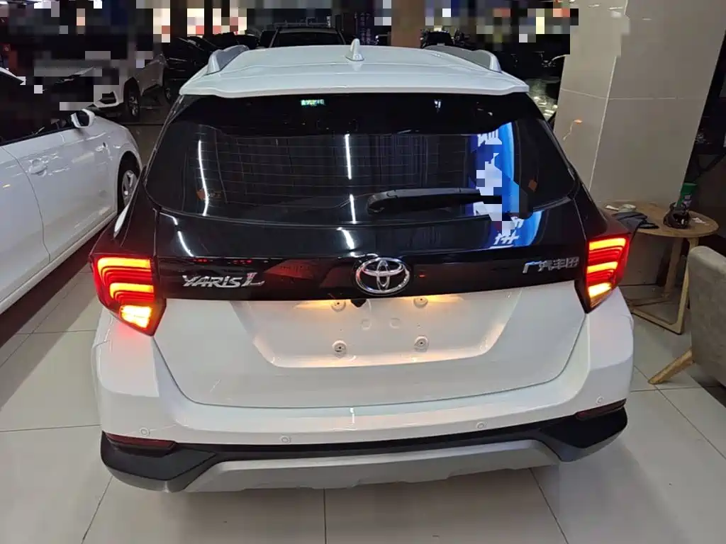 Toyota Yaris L — фото 6