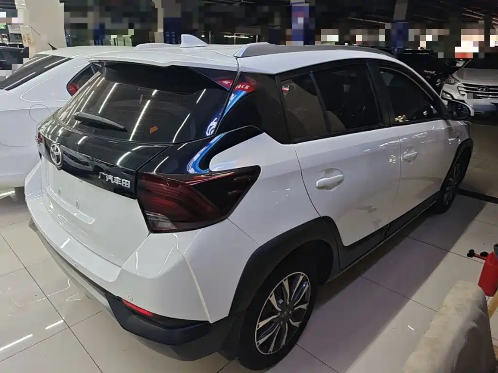 Toyota Yaris L — фото 7