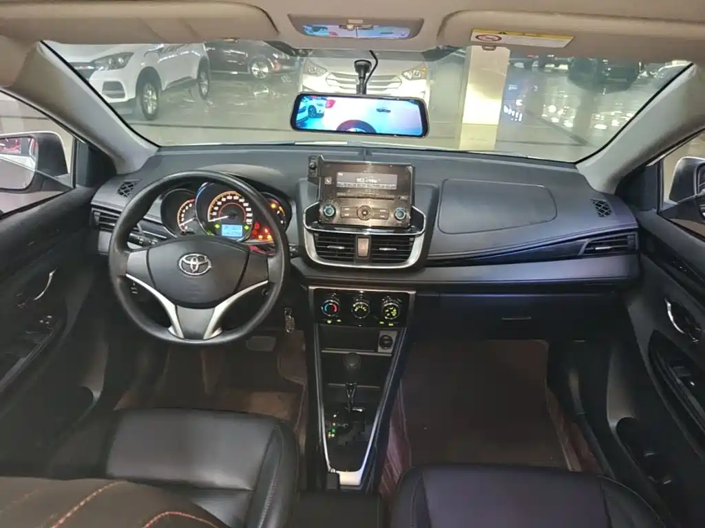 Toyota Yaris L — фото 10