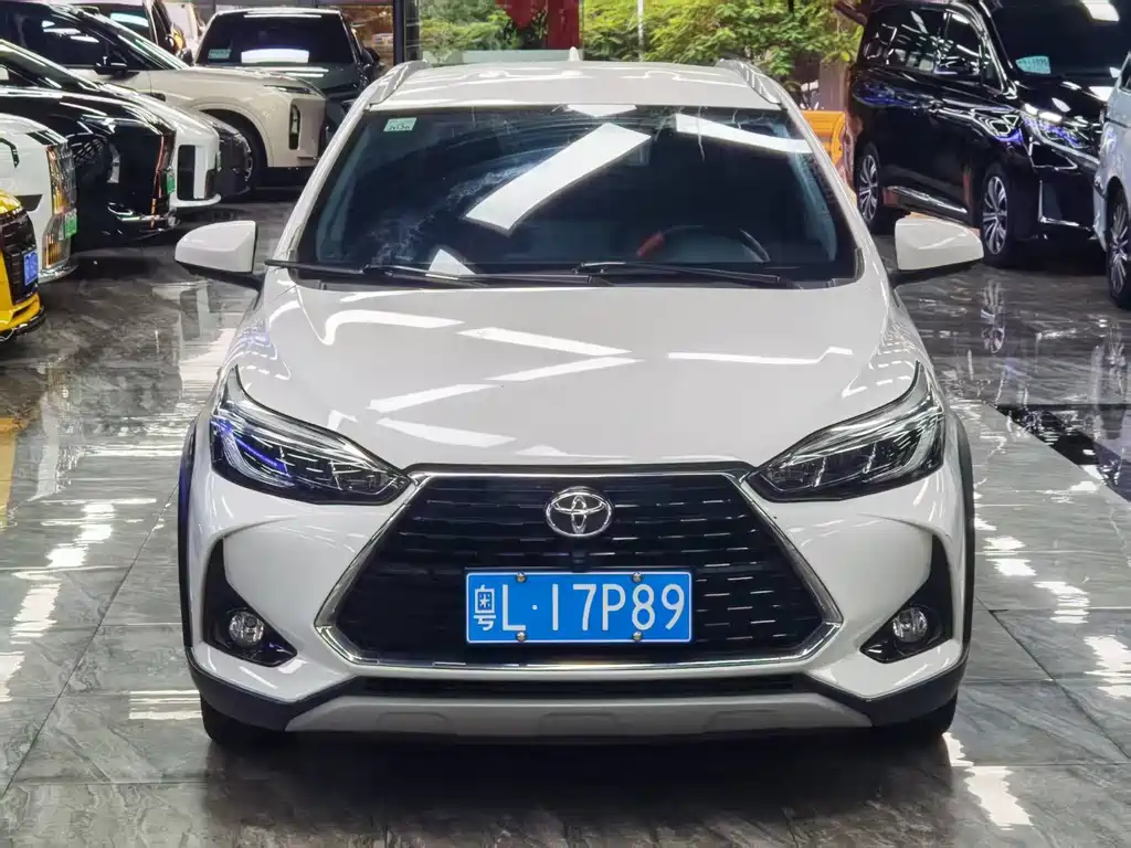 Toyota Yaris L — фото 2