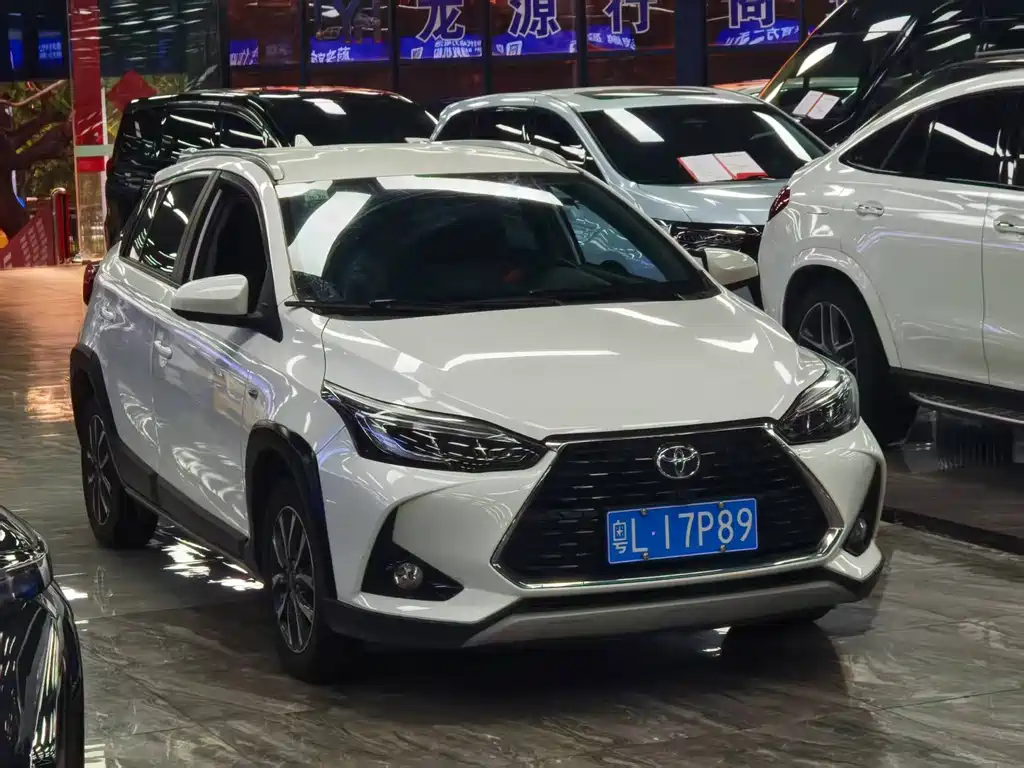 Toyota Yaris L — фото 3