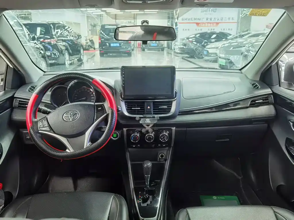 Toyota Yaris L — фото 5