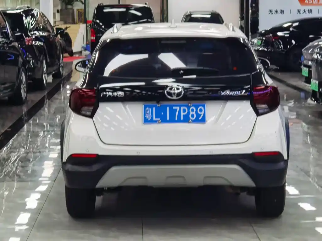 Toyota Yaris L — фото 8
