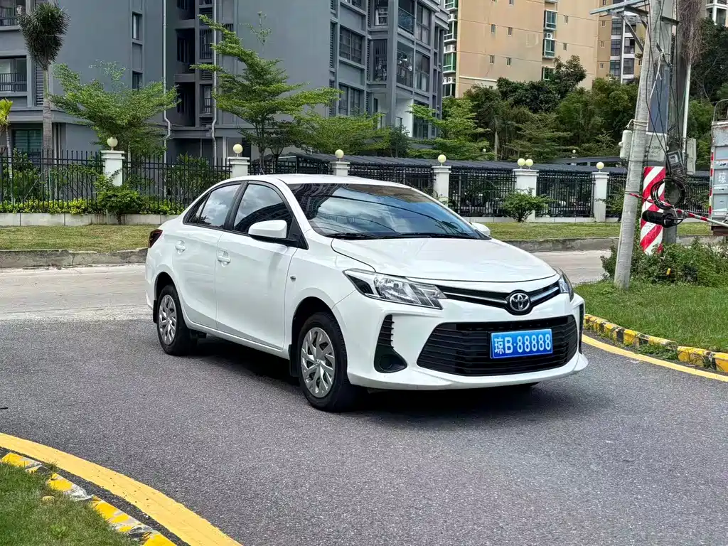 Toyota Vios — фото 3