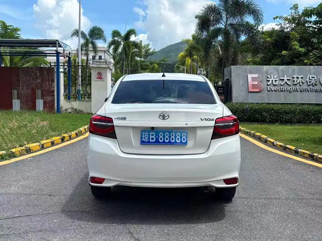 Toyota Vios — фото 8