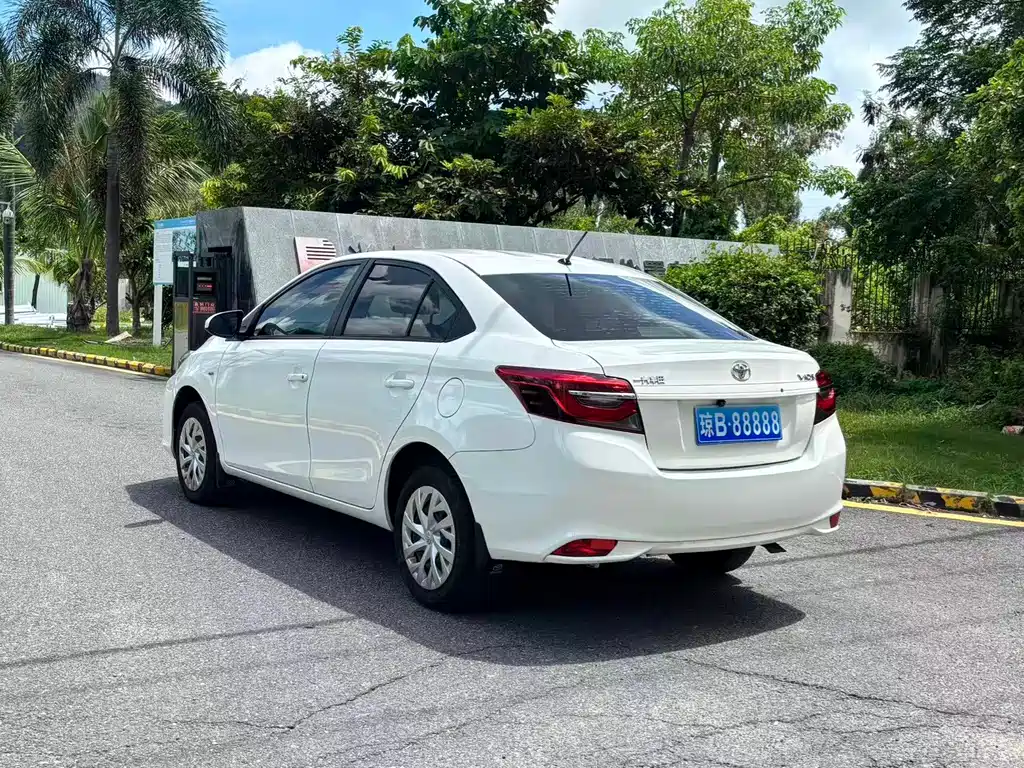 Toyota Vios — фото 9