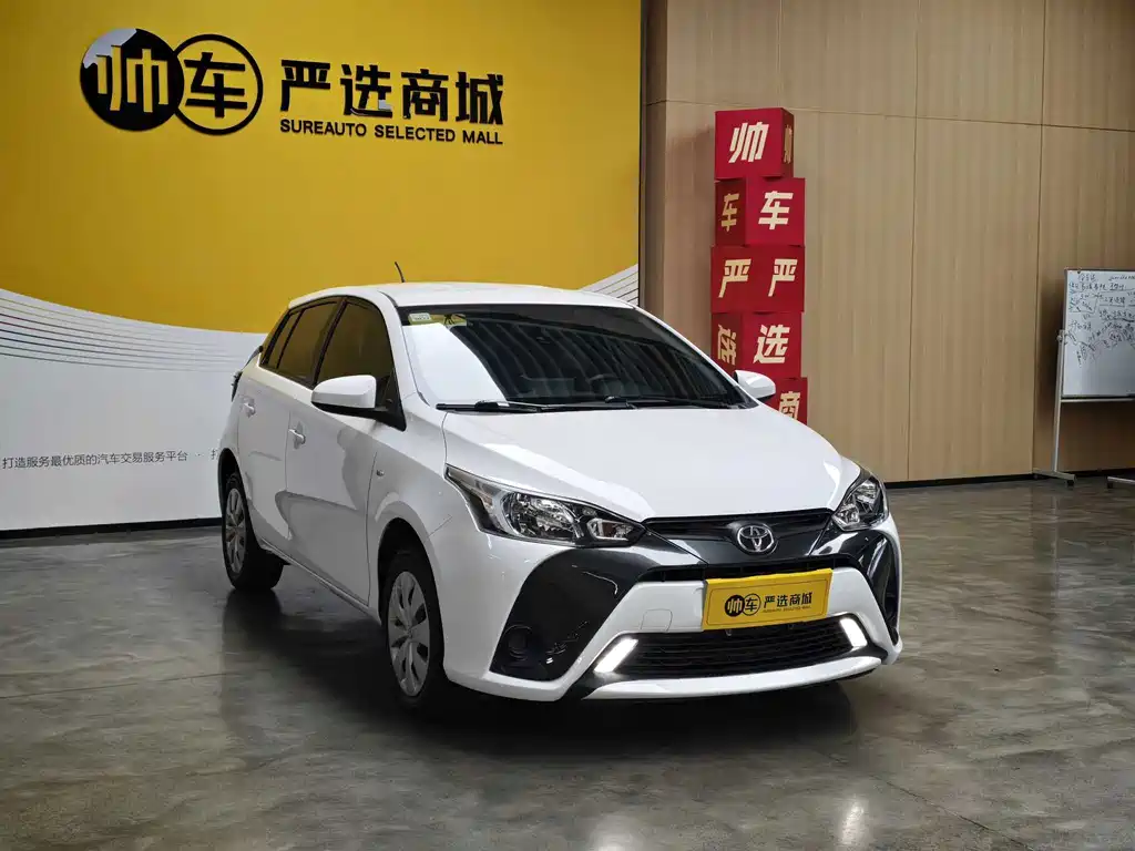Toyota Yaris L — фото 2