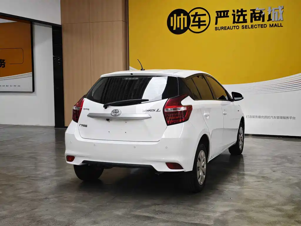 Toyota Yaris L — фото 4