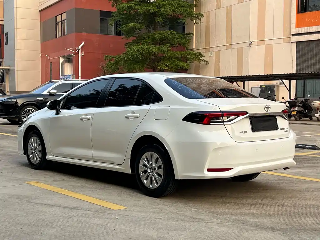 Toyota Corolla — фото 3