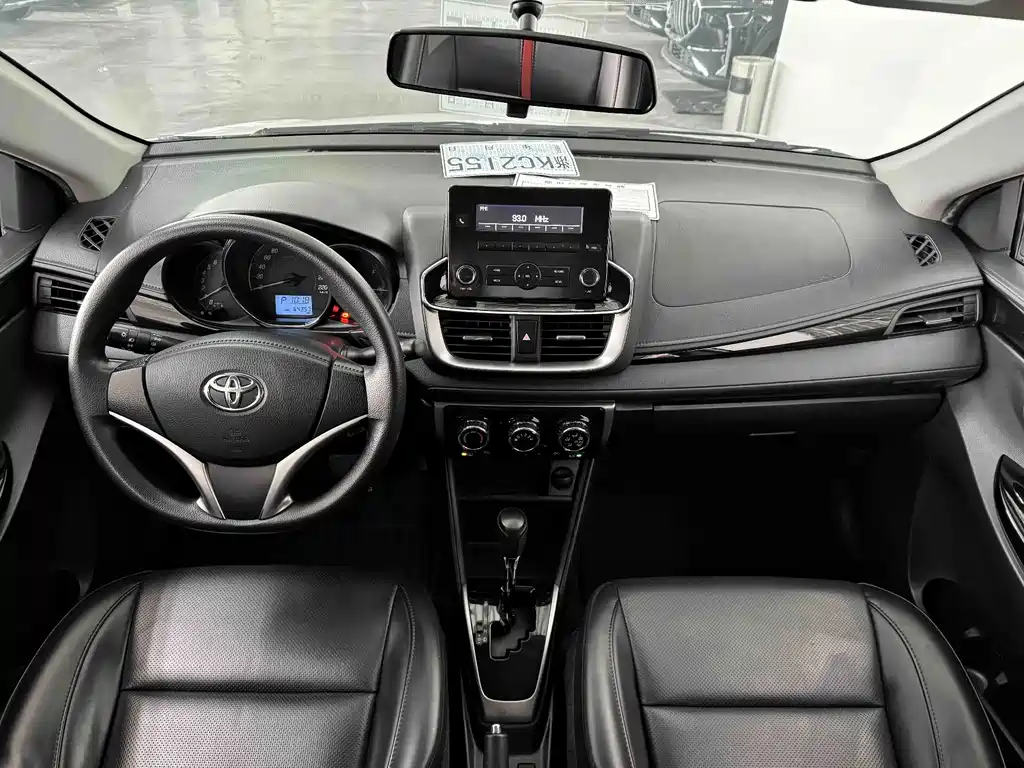 Toyota Yaris L — фото 11
