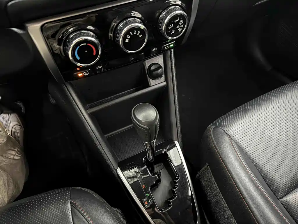 Toyota Yaris L — фото 13