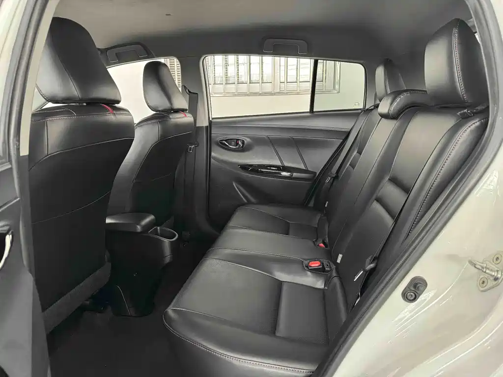 Toyota Yaris L — фото 16