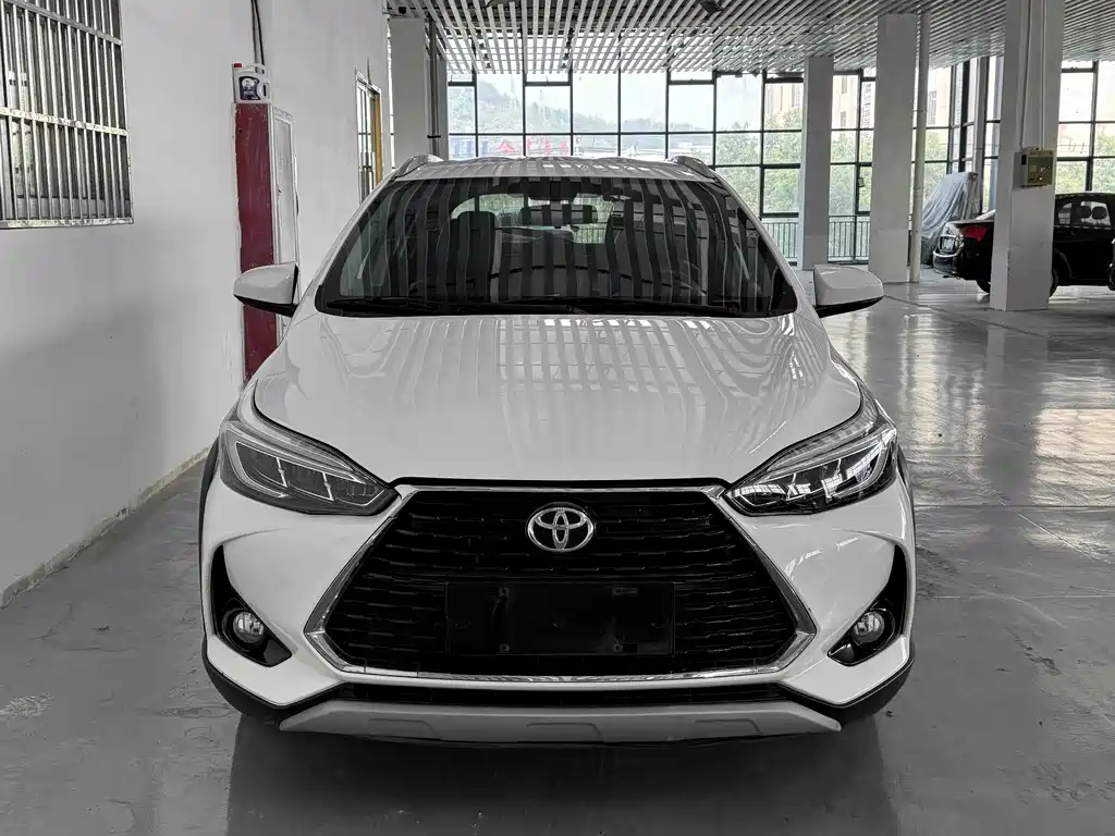 Toyota Yaris L — фото 4