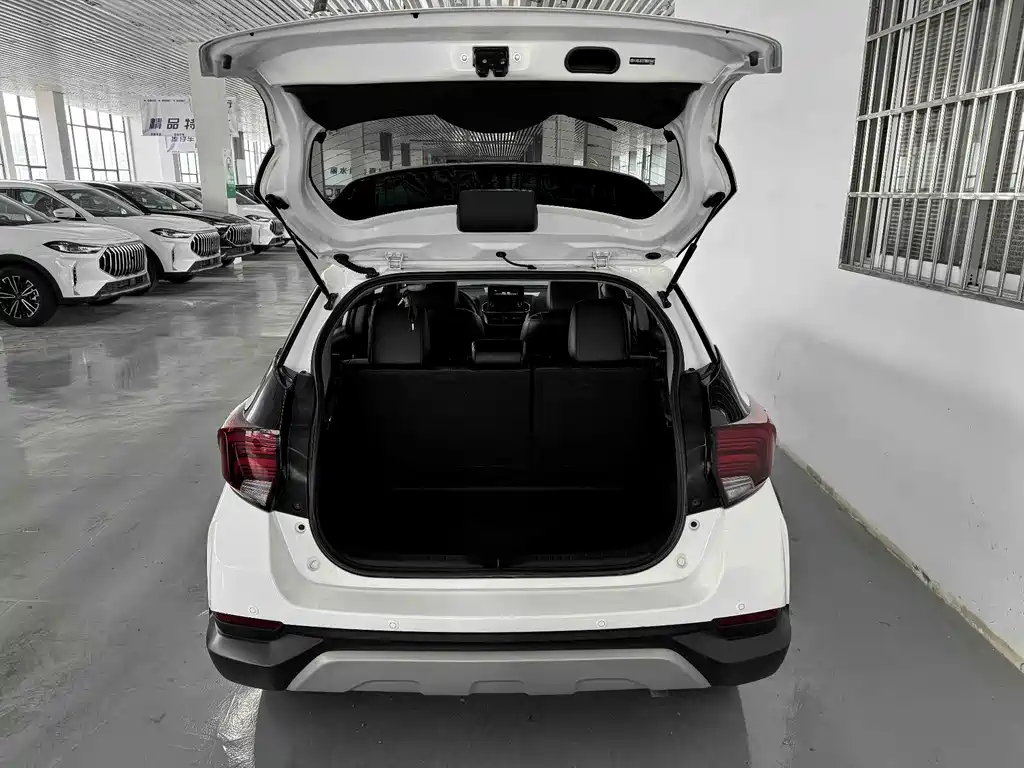 Toyota Yaris L — фото 6
