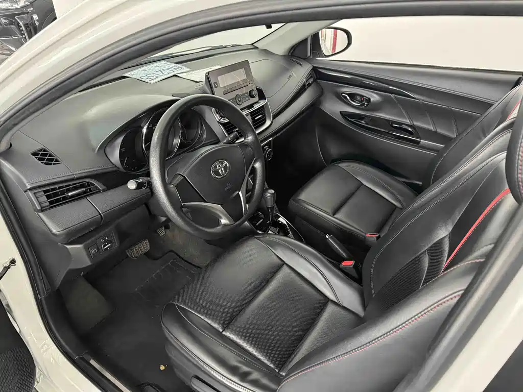 Toyota Yaris L — фото 9