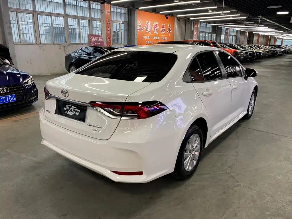 Toyota Corolla — фото 5